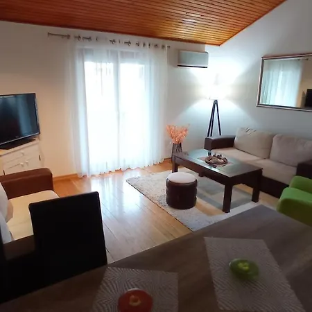 Maja Apartment *